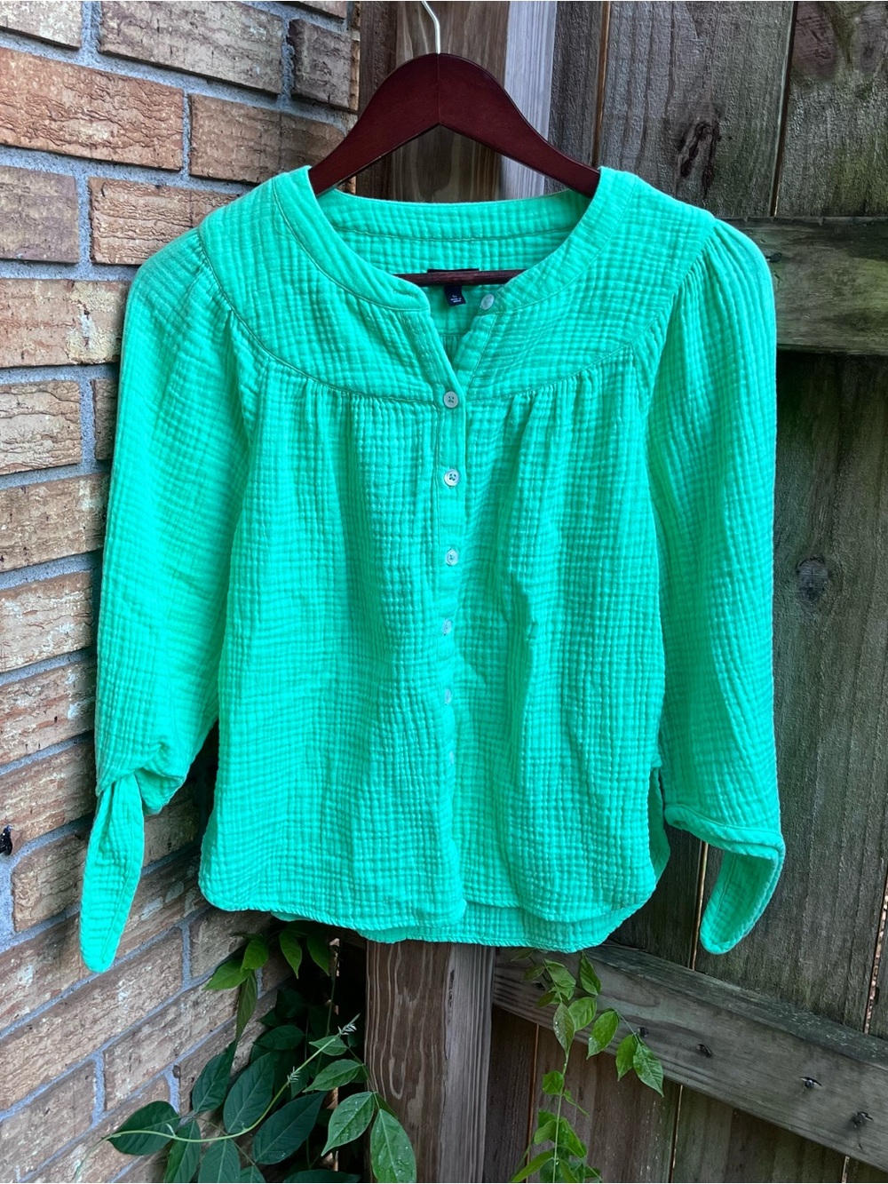 Talbots Bright Green Button-Front Gauze Blouse 100% Cotton